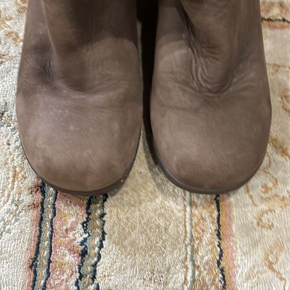 Keen Brown Heeled Boots - Picture 12 of 12